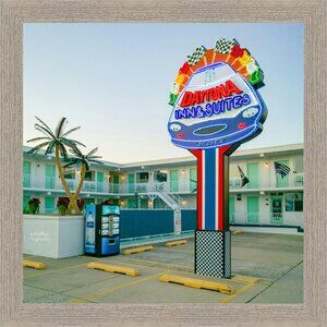 Daytona Inn & Suites